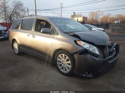 TOYOTA SIENNA 2016