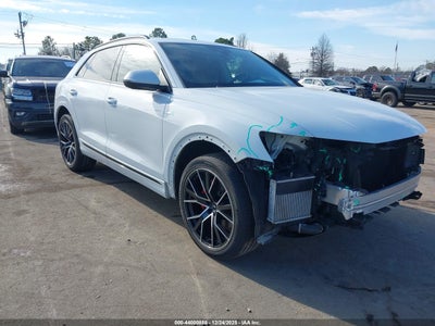 AUDI Q8 2021
