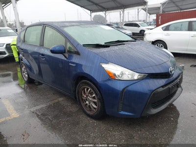 TOYOTA PRIUS V 2017