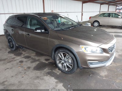 VOLVO V60 CROSS COUNTRY 2015