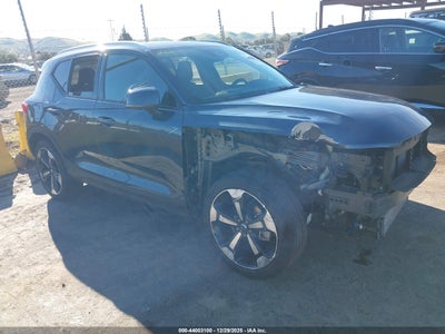 VOLVO XC40 2021