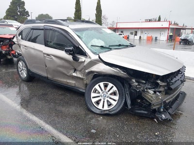 SUBARU OUTBACK 2019