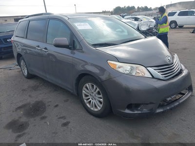 TOYOTA SIENNA 2015