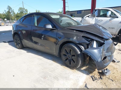 TESLA MODEL Y 2025