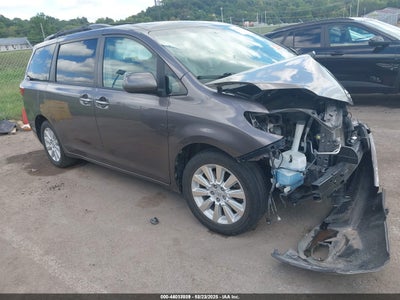 TOYOTA SIENNA 2015