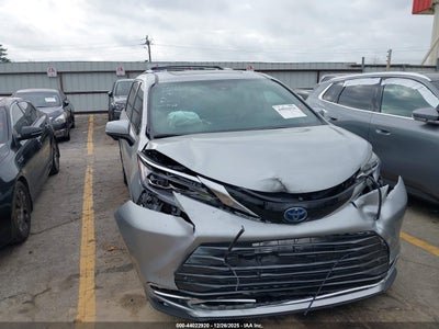 TOYOTA SIENNA 2025