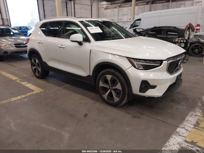 VOLVO XC40 2023