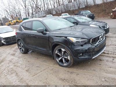 VOLVO XC40 2019