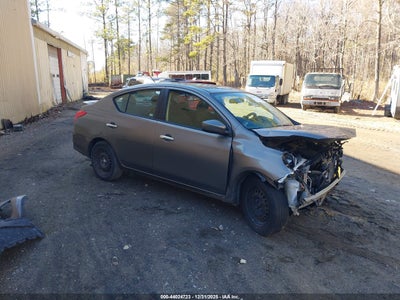NISSAN VERSA 2017