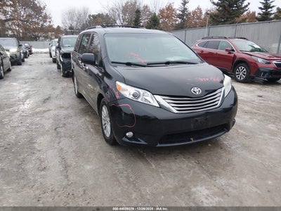 TOYOTA SIENNA 2015
