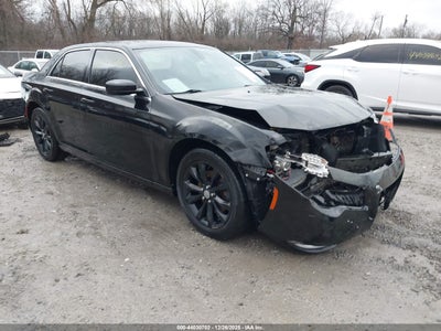 CHRYSLER 300 2015