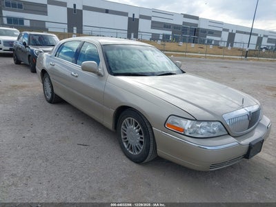 LINCOLN TOWN CAR 2008