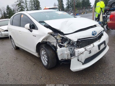 TOYOTA PRIUS V 2012