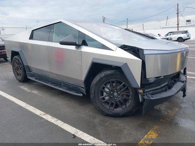 TESLA CYBERTRUCK 2024