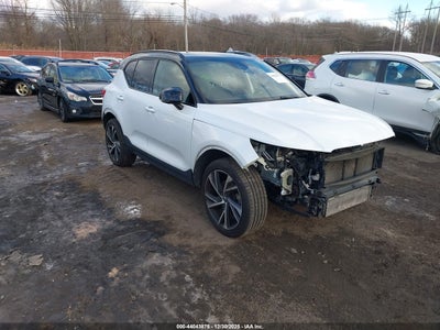 VOLVO XC40 2020