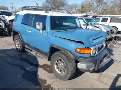 TOYOTA FJ CRUISER 2013