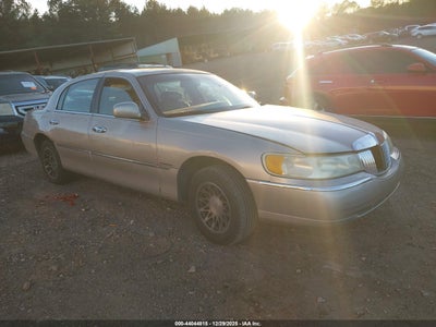 LINCOLN TOWN CAR 2001