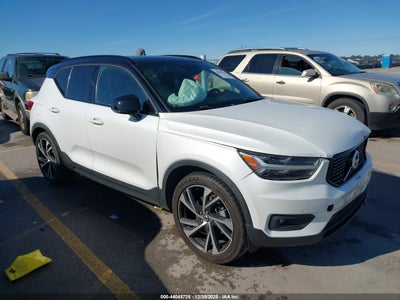 VOLVO XC40 2021