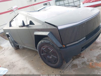 TESLA CYBERTRUCK 2025