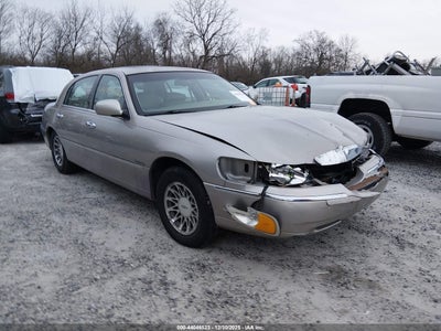 LINCOLN TOWN CAR 2001