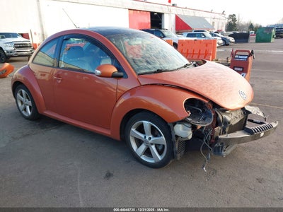 VOLKSWAGEN NEW BEETLE 2010