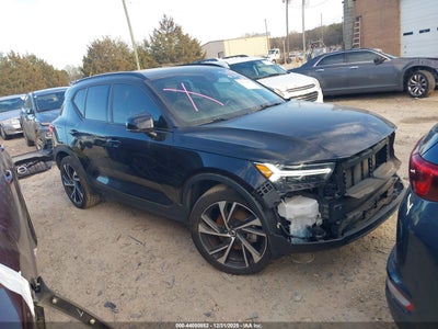 VOLVO XC40 2021