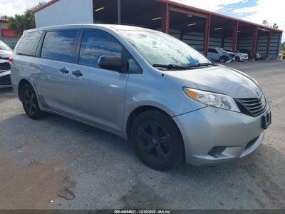 TOYOTA SIENNA 2011