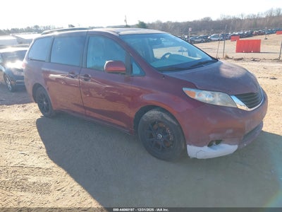 TOYOTA SIENNA 2011