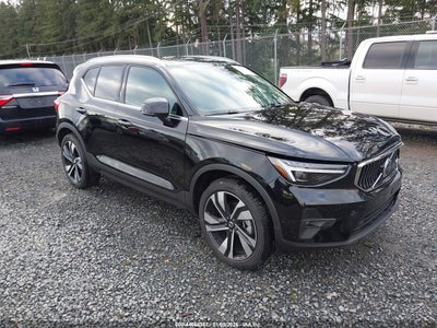 VOLVO XC40 2025