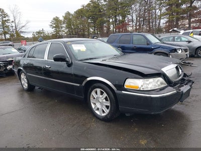 LINCOLN TOWN CAR 2011