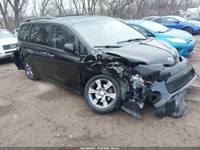 TOYOTA SIENNA 2016