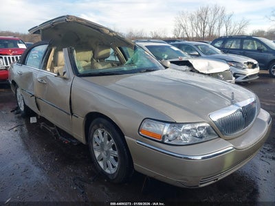 LINCOLN TOWN CAR 2011