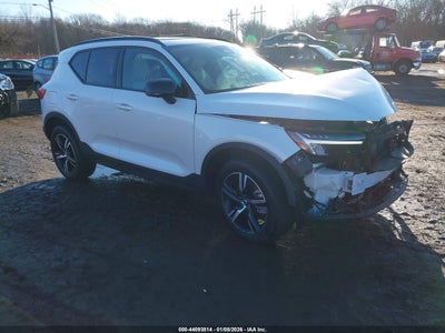 VOLVO XC40 2023