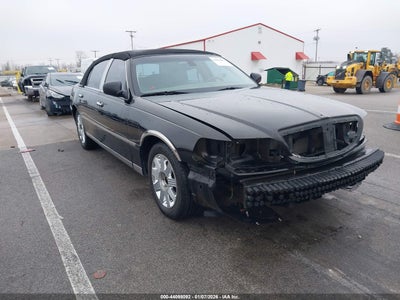 LINCOLN TOWN CAR 2003
