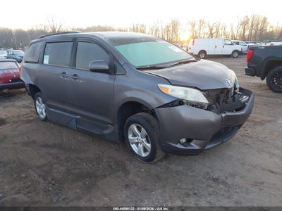 TOYOTA SIENNA 2016