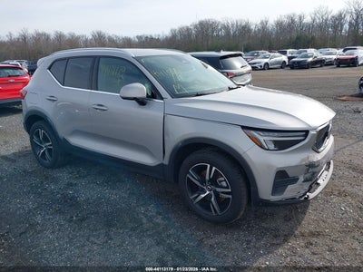 VOLVO XC40 2025