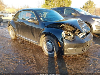 VOLKSWAGEN BEETLE 2015