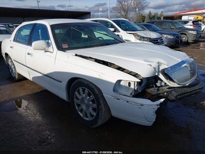 LINCOLN TOWN CAR 2011