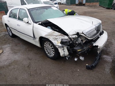 LINCOLN TOWN CAR 2004