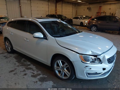 VOLVO V60 2015