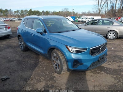 VOLVO XC40 2023