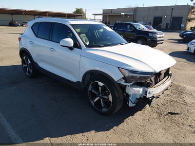 VOLVO XC40 2019