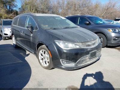 CHRYSLER PACIFICA 2017