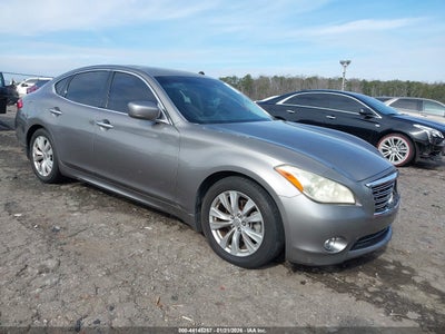 INFINITI M37 2011