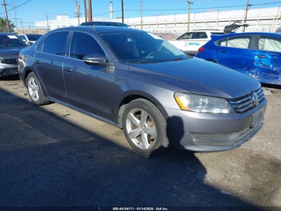 VOLKSWAGEN PASSAT 2012