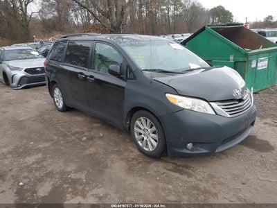 TOYOTA SIENNA 2013