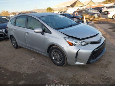TOYOTA PRIUS V 2017