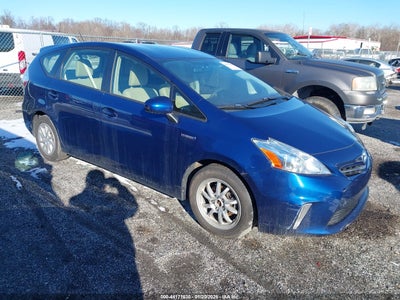 TOYOTA PRIUS V 2013