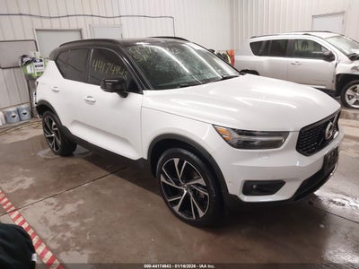 VOLVO XC40 2021