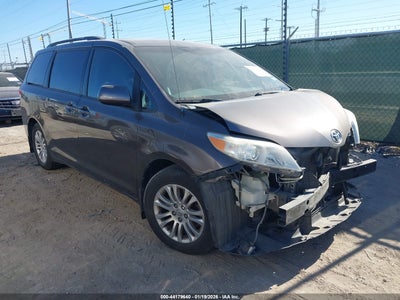 TOYOTA SIENNA 2013